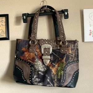 MossyOak camo faux leather purse.